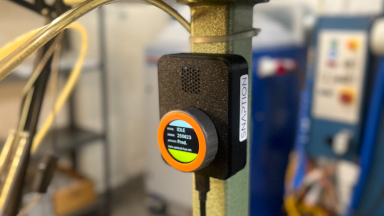 Dashboard Smart HMI per operatore con stato macchina e ordine attivo